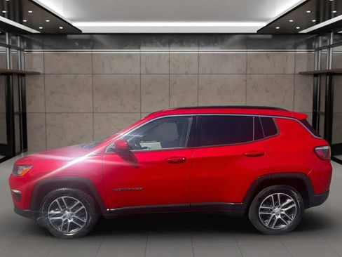 Used 2019 Jeep Compass Latitude FWD image 4