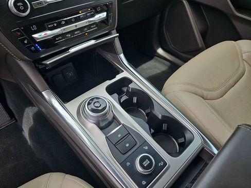 Certified 2020 Ford Explorer Platinum w/ Premium Technology Package AWD/4WD image 30