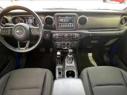 Used 2021 Jeep Gladiator Willys image 15