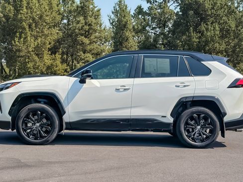 Used 2022 Toyota RAV4 XSE AWD/4WD image 8