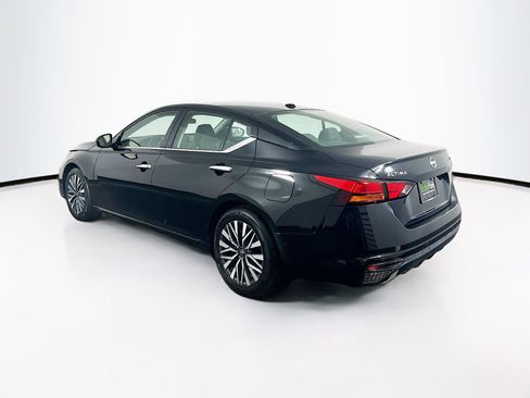 Used 2024 Nissan Altima 2.5 SV image 5