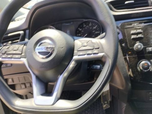Used 2017 Nissan Rogue S AWD/4WD image 17