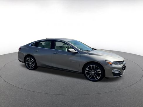 Used 2024 Chevrolet Malibu LT image 2