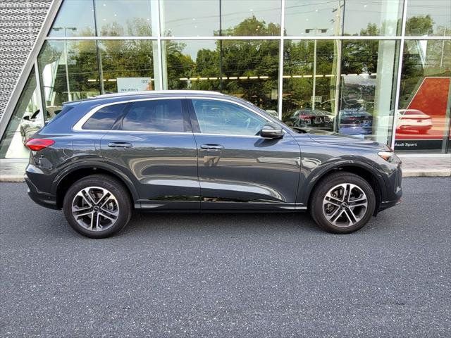Certified 2025 Audi Q5 Premium AWD/4WD image 5