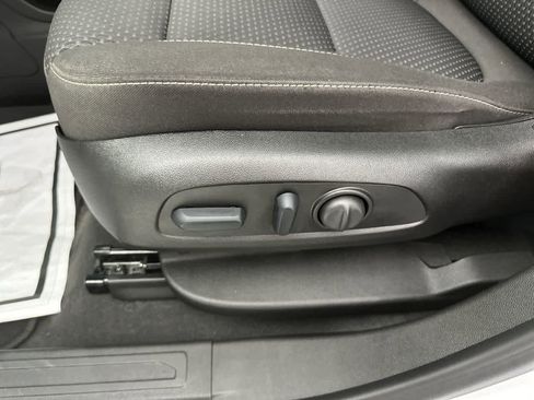 Used 2023 GMC Acadia SLE w/ Driver Convenience Package image 23