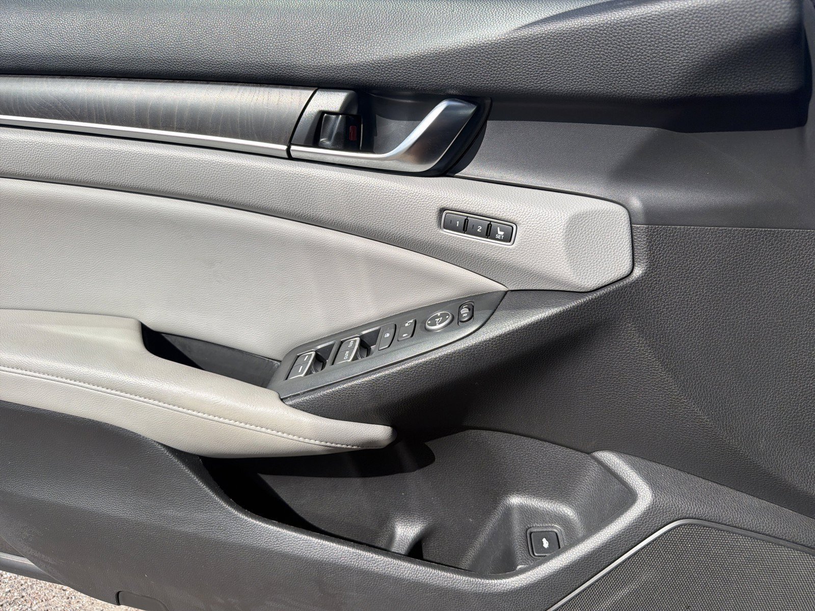 Used 2018 Honda Accord EX-L image 24