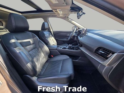 Used 2024 Nissan Rogue Platinum image 11