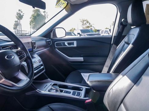 Used 2022 Ford Explorer XLT w/ Equipment Group 202A image 17