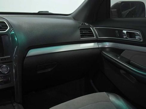 Used 2017 Ford Explorer XLT w/ Equipment Group 202A FWD image 28