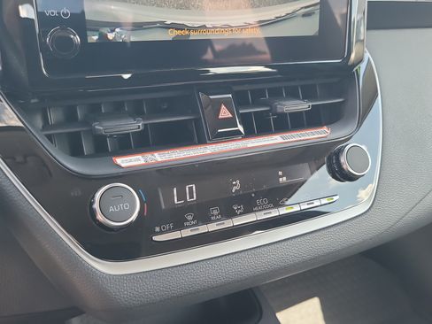 Used 2025 Toyota Corolla LE FWD image 23
