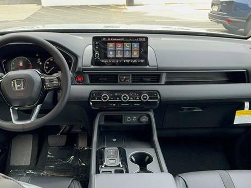 New 2025 Honda Pilot Touring image 34