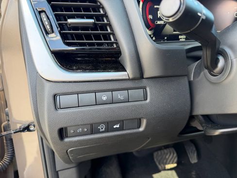 Used 2025 Nissan Rogue SL w/ Tech Package image 28