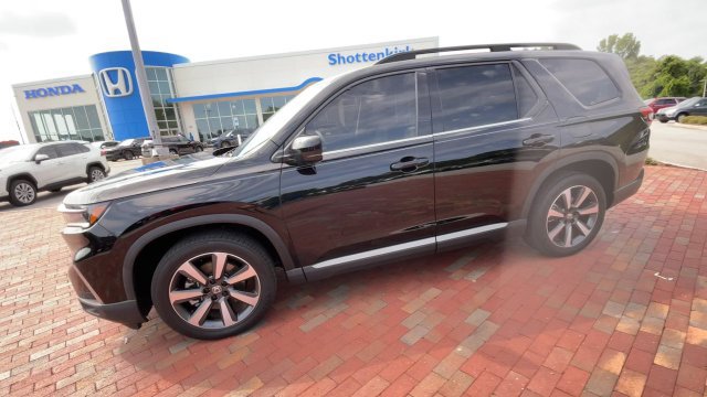 Certified 2025 Honda Pilot Touring image 6