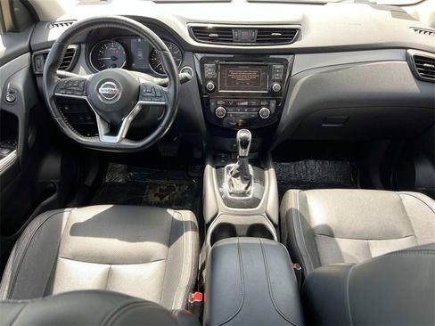 Used 2020 Nissan Rogue Sport SL image 3