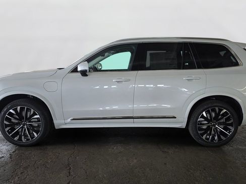 Certified 2024 Volvo XC40 B5 Ultimate w/ Protection Package Premier AWD/4WD image 8