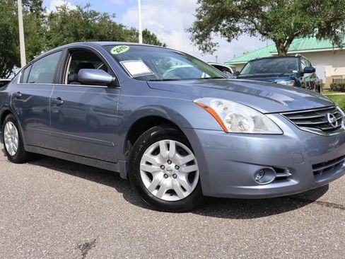Used 2010 Nissan Altima 2.5 S FWD image 1