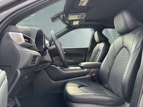 Used 2024 Toyota Highlander XSE image 9