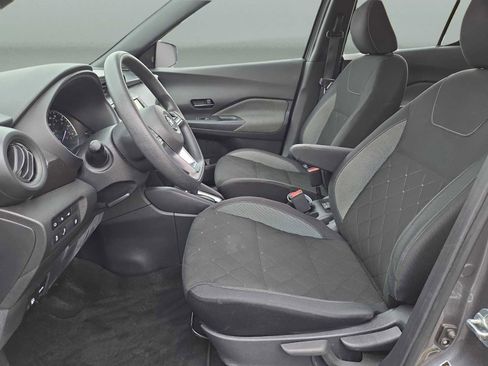 Used 2020 Nissan Kicks S image 19