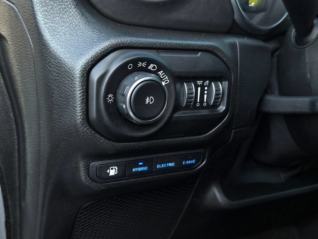 Used 2021 Jeep Wrangler Unlimited Sahara AWD/4WD image 19