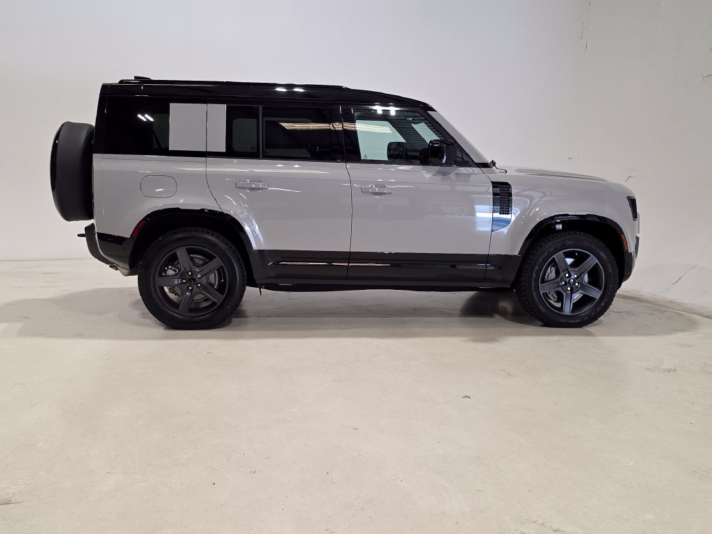 New 2026 Land Rover Defender 110 X-Dynamic SE AWD/4WD image 4