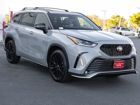 Certified 2025 Toyota Highlander XSE image 3