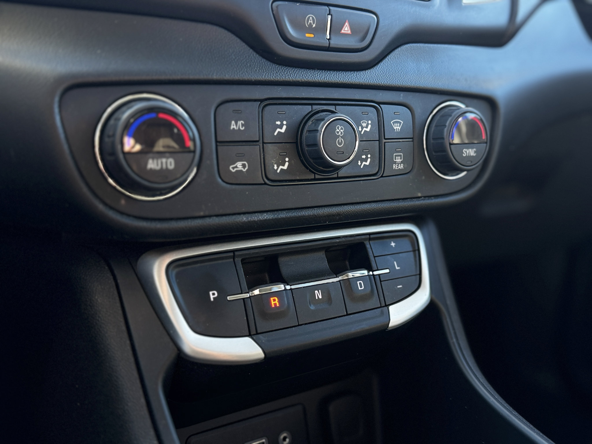 Used 2022 GMC Terrain SLE w/ Driver Convenience Package AWD/4WD image 22
