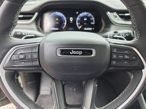 Used 2025 Jeep Grand Cherokee L Altitude AWD/4WD image 30