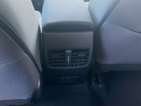 Used 2024 Toyota Corolla Cross LE FWD image 21
