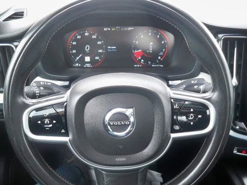 Used 2019 Volvo S60 T6 Inscription image 11