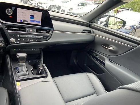 Certified 2025 Lexus ES 350 w/ Premium Package FWD image 16
