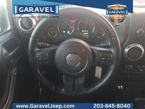 Used 2016 Jeep Wrangler Unlimited Sahara w/ Connectivity Group image 4