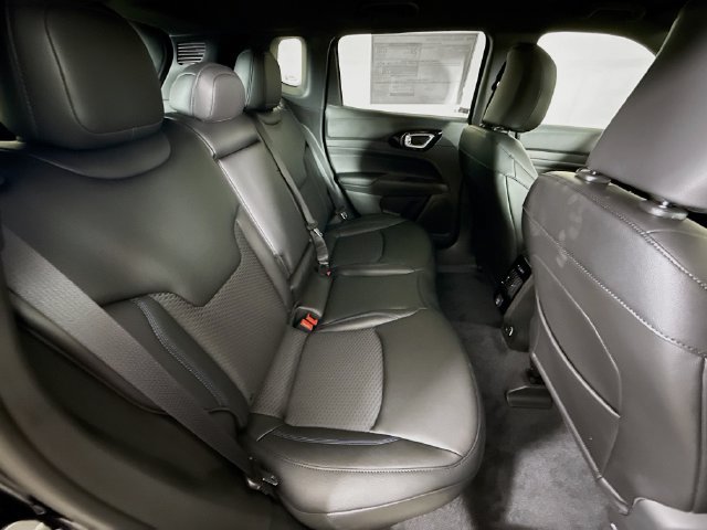 New 2026 Jeep Compass Latitude AWD/4WD image 25