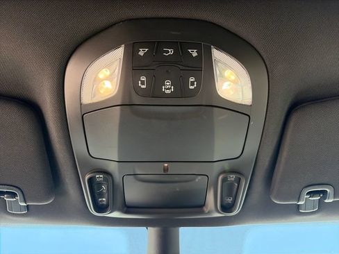Used 2025 Chrysler Pacifica Limited FWD image 63