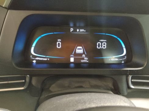 Used 2025 Hyundai Elantra SE FWD image 23