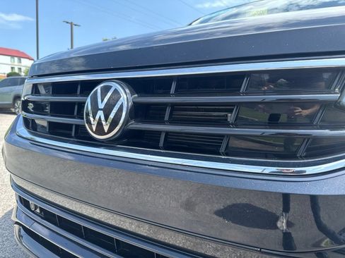 Certified 2023 Volkswagen Tiguan SE R-Line AWD/4WD image 11