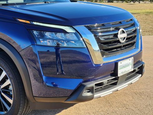 Used 2025 Nissan Pathfinder Platinum w/ Cargo Package image 12