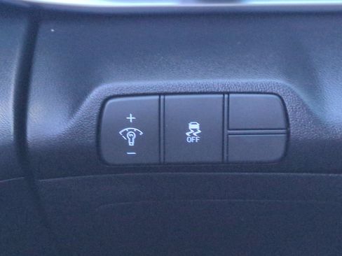 Used 2025 Hyundai Elantra SEL FWD image 18