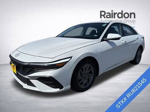 Used 2024 Hyundai Elantra SEL FWD image 3