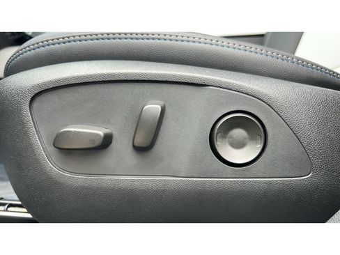 Certified 2025 Chevrolet Equinox EV LT FWD image 25