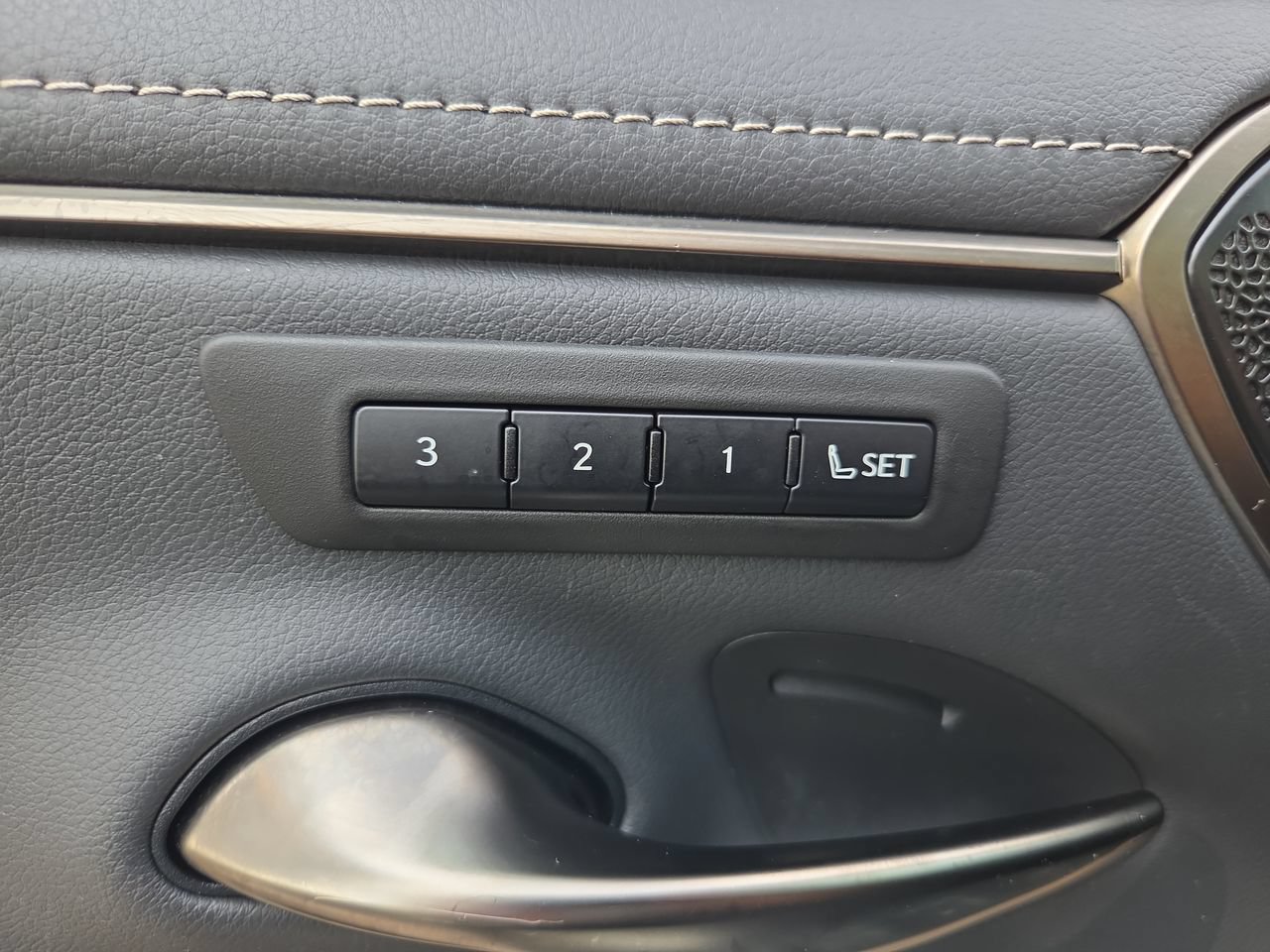 Used 2020 Lexus ES 350 w/ Accessory Package 2 FWD image 17