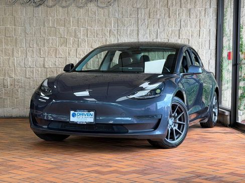 Used 2022 Tesla Model 3 RWD image 2