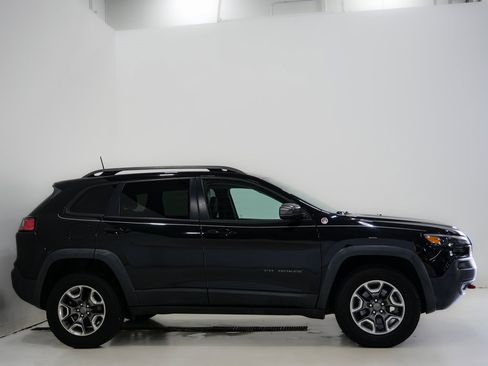 Used 2019 Jeep Cherokee Trailhawk w/ Comfort/Convenience Group image 6