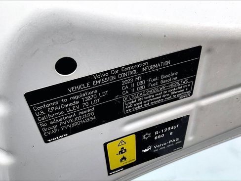 Certified 2023 Volvo XC60 B5 Ultimate image 31