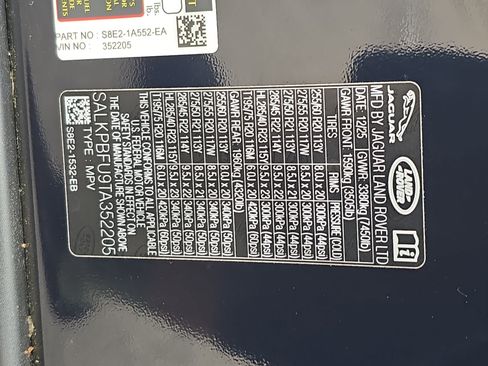 Certified 2026 Land Rover Range Rover Long Wheelbase SE AWD/4WD image 37