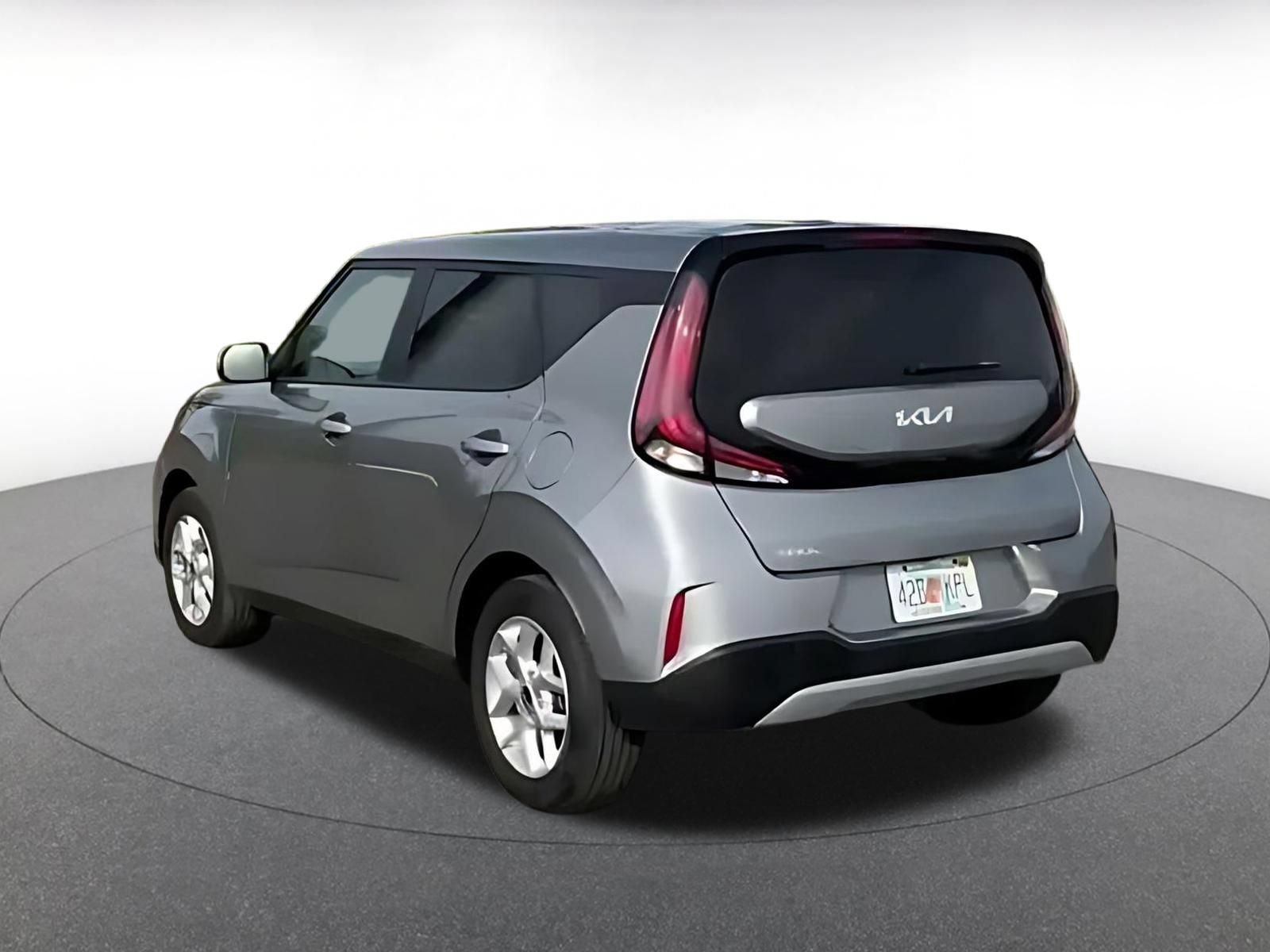 Used 2025 Kia Soul LX w/ LX Technology Package FWD image 10