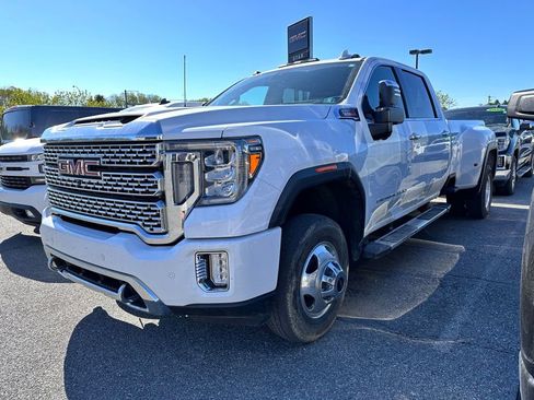 Used 2023 GMC Sierra 3500 Denali w/ Denali Ultimate Package AWD/4WD image 2