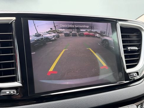 Used 2022 Chrysler Pacifica Touring-L FWD image 41