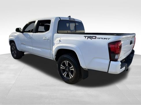 Used 2018 Toyota Tacoma TRD Sport w/ Technology Package image 5
