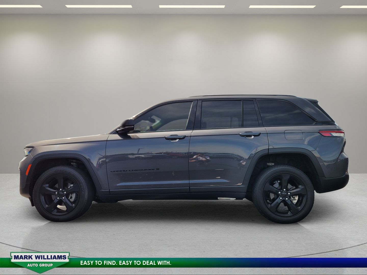 Used 2023 Jeep Grand Cherokee Altitude AWD/4WD image 7