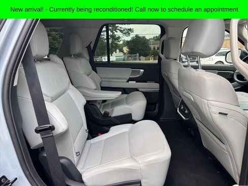Used 2025 Ford Expedition Platinum AWD/4WD image 12